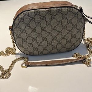 GG Supreme Gucci crossbody bag